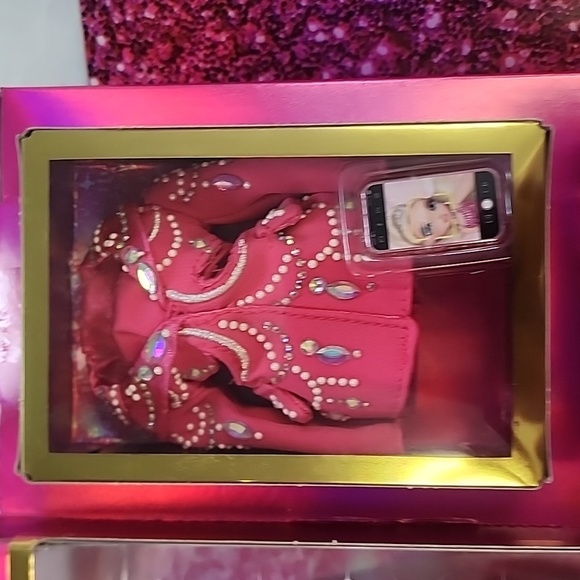 MAG Rainbow High Doll "PARIS HILTON" Fashion Doll Art Box Design Display Case - Picture 10 of 16